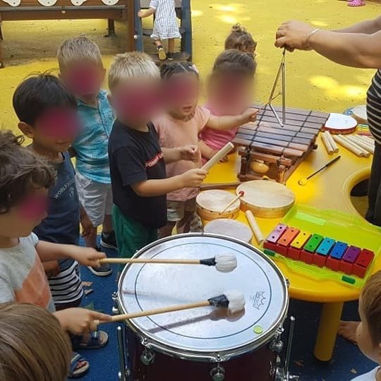 fete-de-la-musique crèche-salernes taper flou